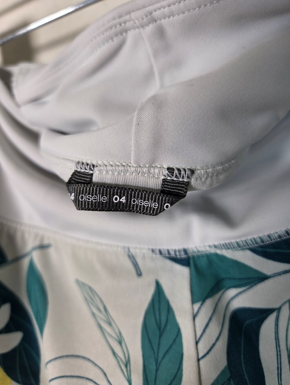 Oiselle Special Edition Roga Running Shorts White Green Lemon Print Size 4 - Picture 4 of 14